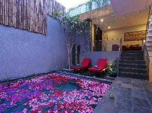Royal Kriyamaha Villa Hotel in Kediri