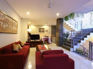 Royal Kriyamaha Villa Hotel in Kediri