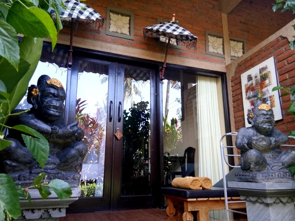 The Sari Bungalows Apartment hotel in Bali