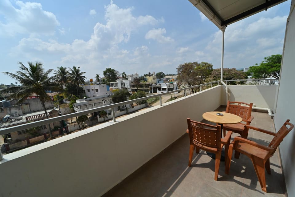 Townhouse 7 Colors Stay Hotel in Chikmagalur