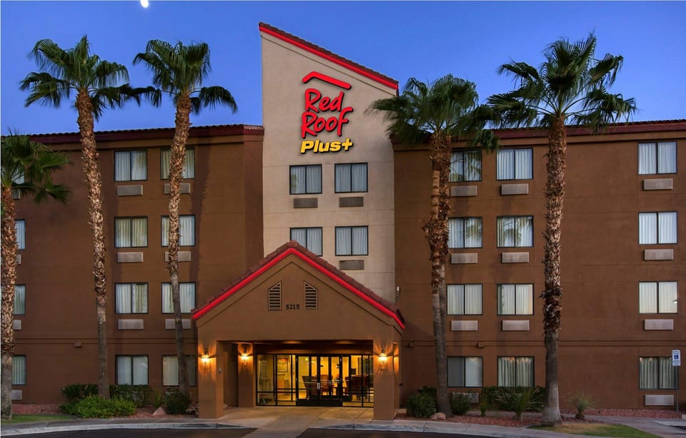Red Roof PLUS+ Phoenix West Hotel in Phoenix