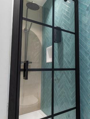 Modern Antwerp Getaway App - Heart d Anvers Hotel in Antwerp