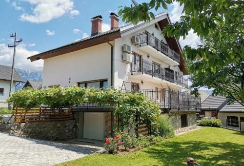 Apartments & Rooms Aleksandra Hotel in Bled