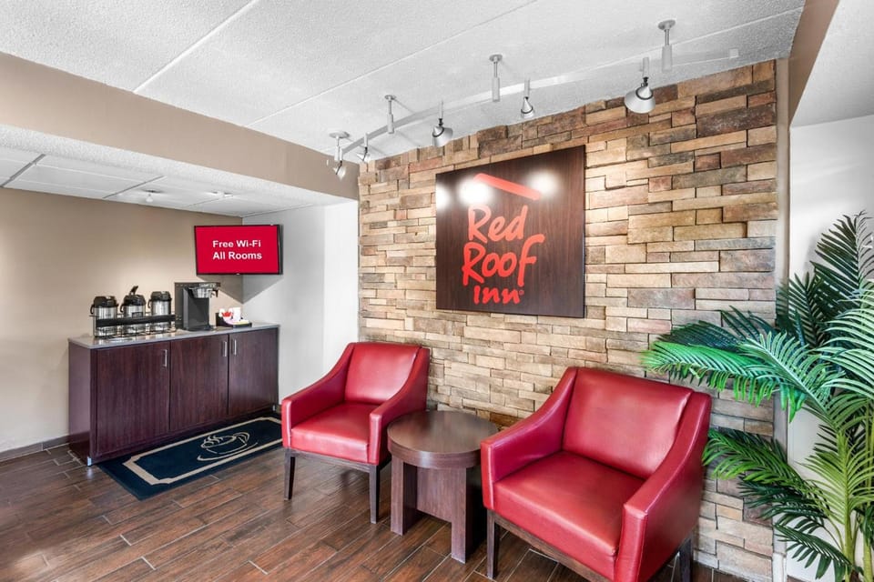 Red Roof Inn Indianapolis North - College Park Hotel in Pike Township