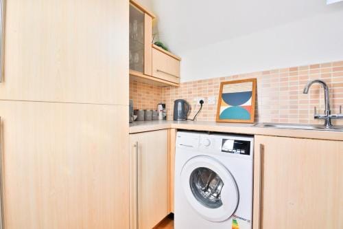 Beach Breeze – Family 2-Bed Home in Barry Hotel in Barry