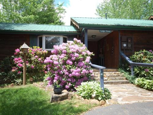 The Lodge House Lodge in Upper Hominy