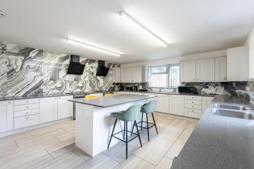 City Centre Room - Walk to Station - Fast Wi-Fi Hotel in Coventry