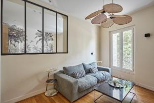 Modern Apartment Invalides Eiffel Tower Hotel in Paris