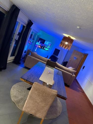 Sky Harmony Penthouse mit Wasserbett, Jacuzzi und Grill Hostel in Villingen-Schwenningen