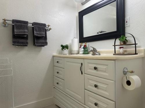 Suite E with 2-bedroom Hotel in Arden-Arcade