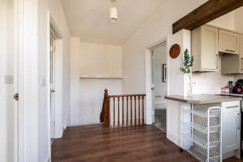 Refurbished Modern 2BD Flat Lower Oldfield Park Inn in Bath