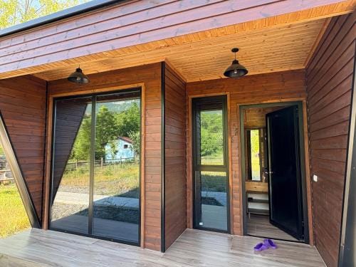 Shtegu I Gjelber -Wood Rooms Hotel in North Macedonia