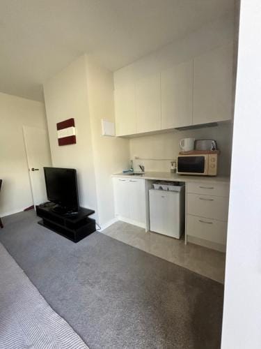 Self contained central Silverdale Hotel in Auckland Region