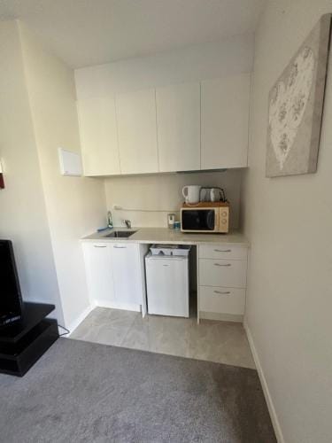 Self contained central Silverdale Hotel in Auckland Region