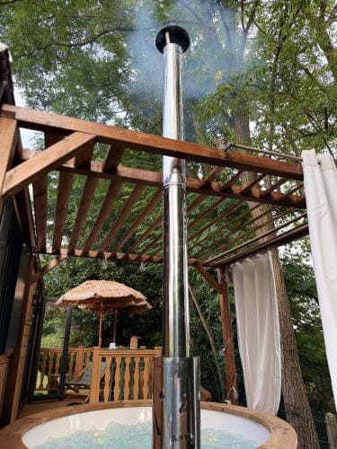 Roulotte nature et bain nordique prive a deux Hotel in Normandy