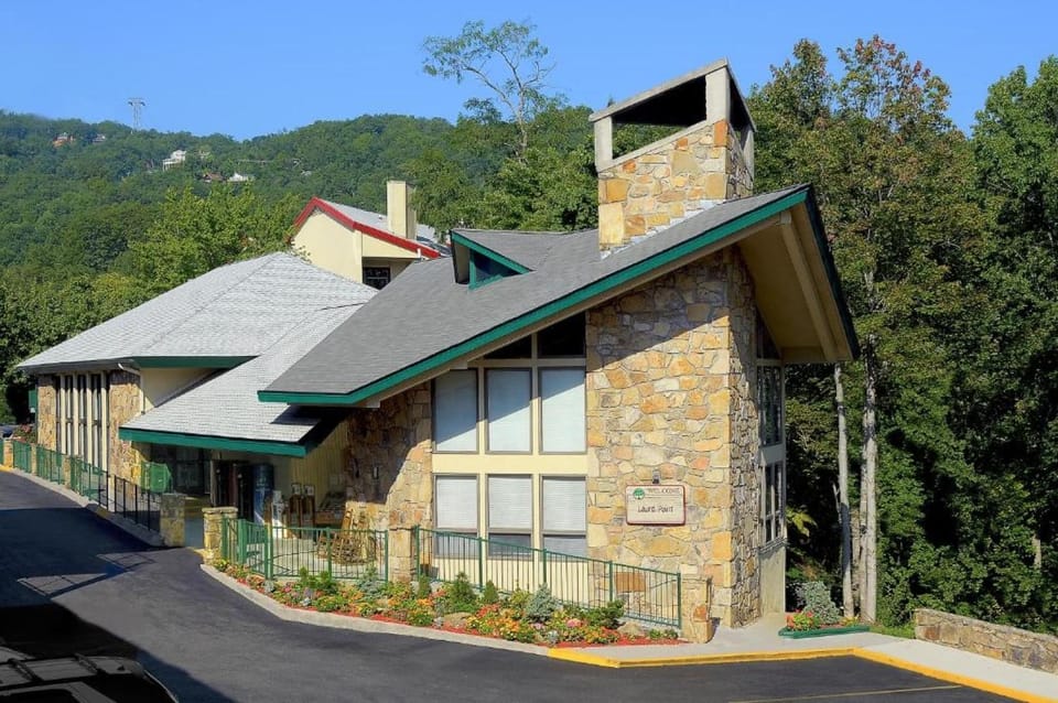 Laurel Point Resort Hotel in Gatlinburg