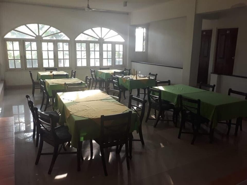 Oasis Inn Hotel in Negombo