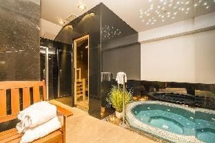 Oasis Life Hotel in Split