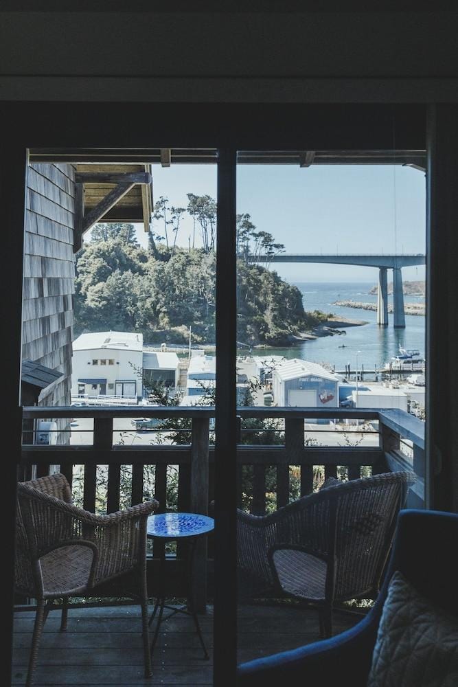 Noyo Harbor Inn Restaurant and Tavern Hotel in Fort Bragg