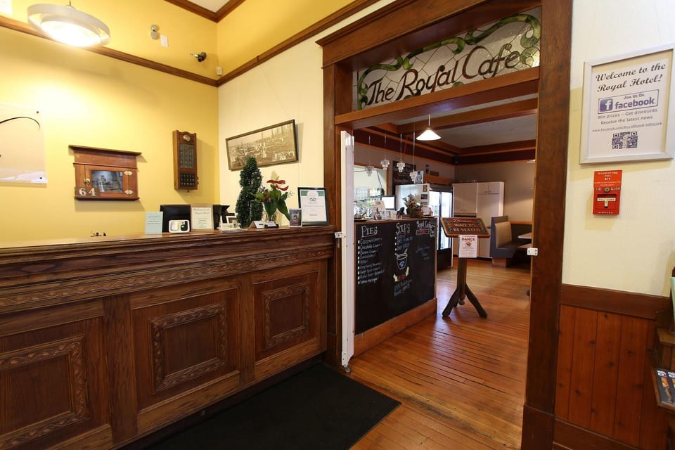 Royal Hotel Hotel in Chilliwack