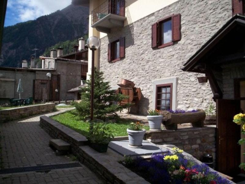 Hotel Ottoz Meuble Hotel in Courmayeur