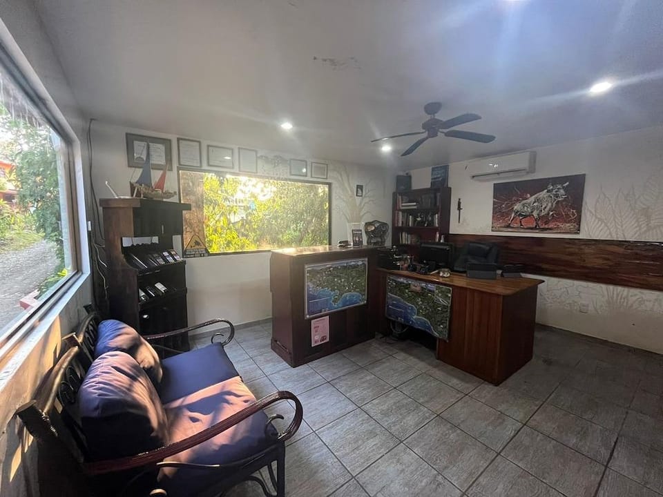 Hotel Las Tres Banderas Hotel in Quepos