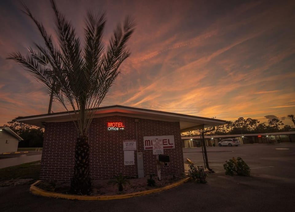 Deluxe Inn Hotel in Palm Coast
