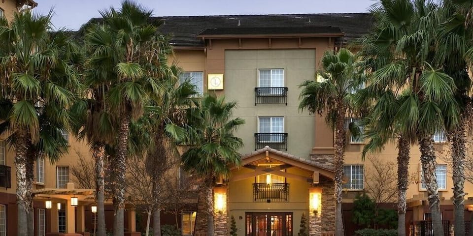 Larkspur Landing Sacramento - An All-Suite Hotel Hotel in Arden-Arcade