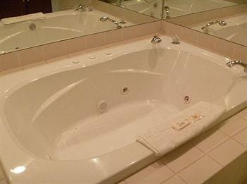 Deerfield Inn & Suites Hotel in Tennessee