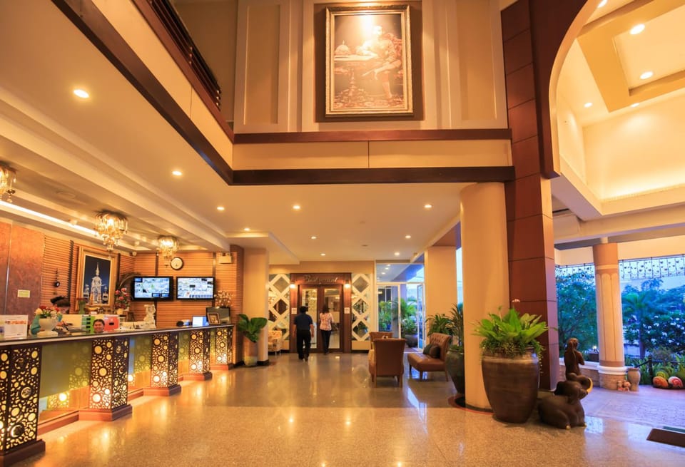Kwan Ruen Park Hotel in Laos