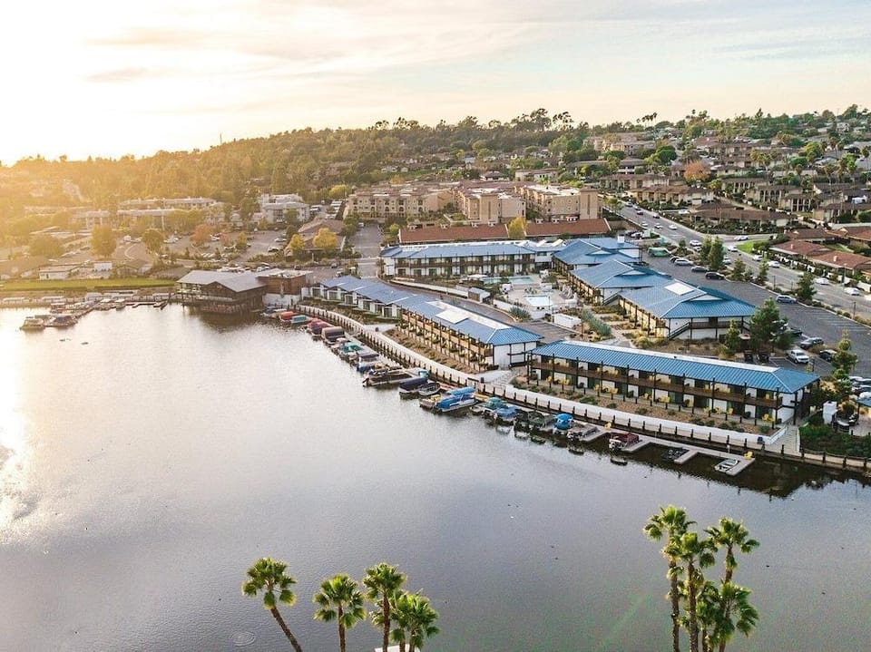 Lakehouse Hotel and Resort Hotel in Lake San Marcos