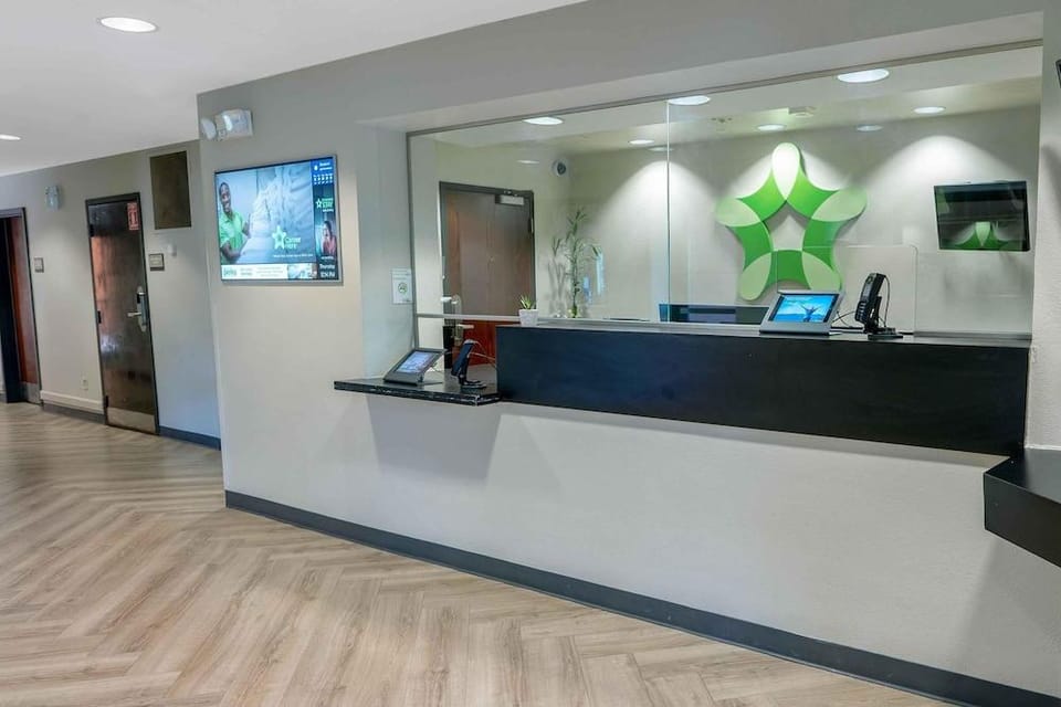 Extended Stay America Suites West Palm Beach Northpnt Corpor Hotel in West Palm Beach