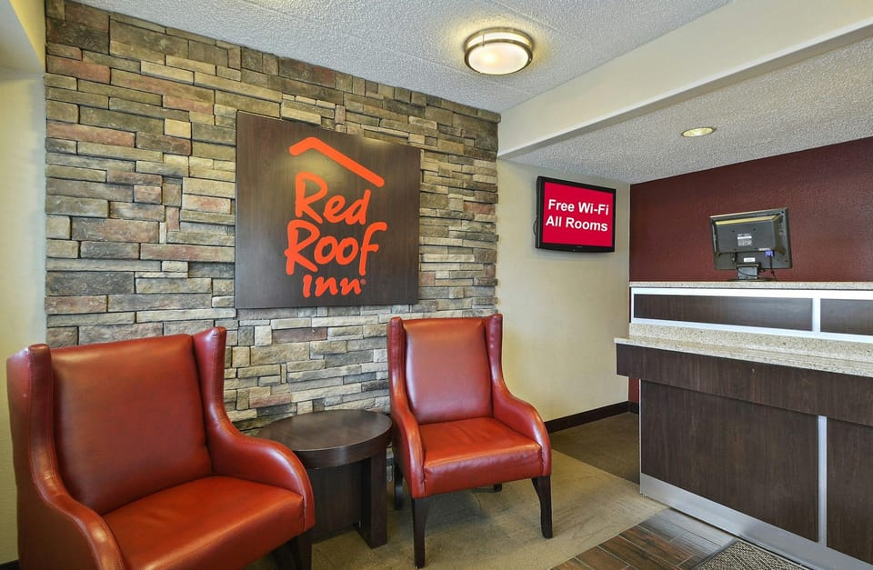 Red Roof Inn Charleston West - Hurricane, WV Hotel in Ohio
