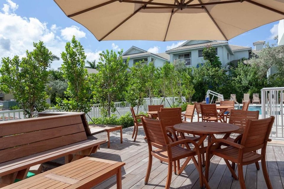 Maritime Hotel Fort Lauderdale Cruise Port Hotel in Dania Beach