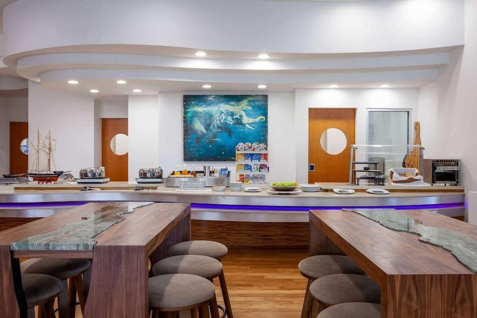 Maritime Hotel Fort Lauderdale Cruise Port Hotel in Dania Beach