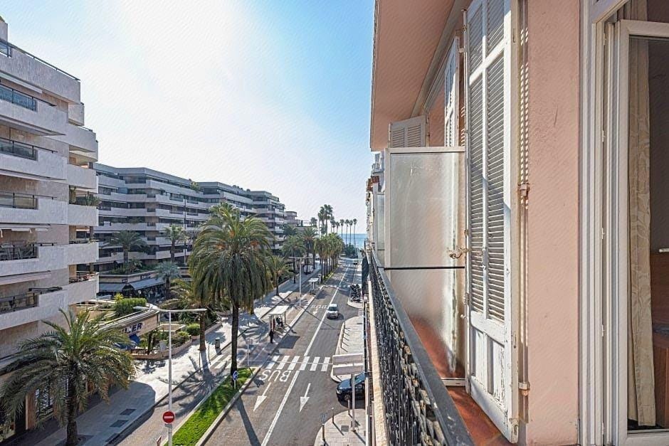 Hotel Modern' Waikiki Hotel in Cannes
