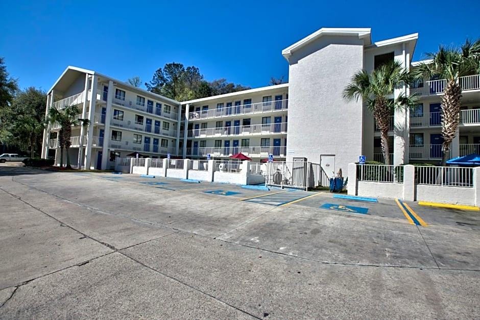Motel 6 Tallahassee, FL Hotel in Tallahassee