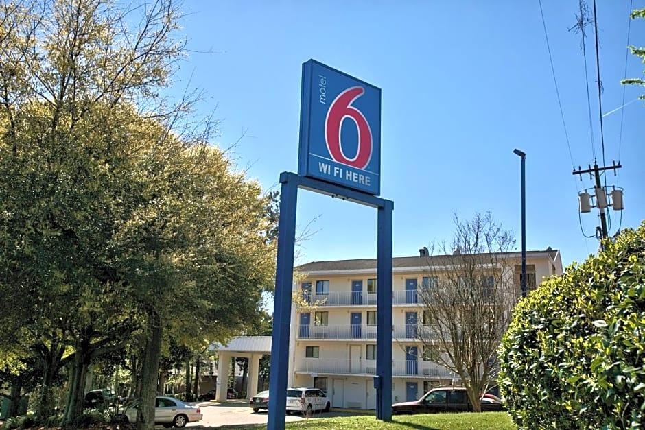 Motel 6 Tallahassee, FL Hotel in Tallahassee