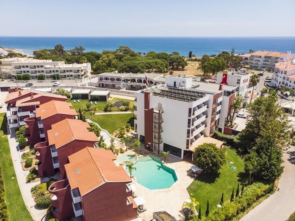 Topazio Vibe Beach Hotel & Apartments Hotel in Albufeira