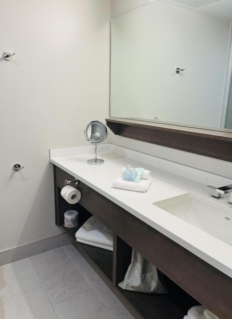Rooms at Riveredge Hotel in Golden