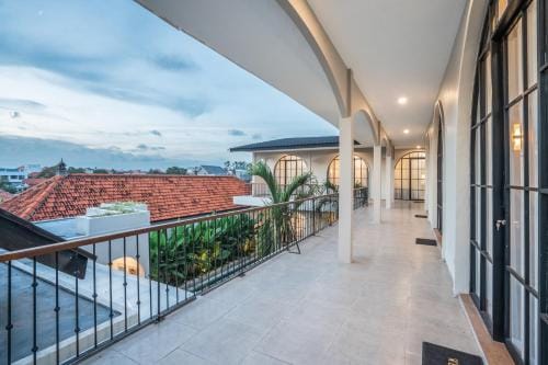 Le Jardin CoLiving B4 - Upscale Apt, Canggu center Hotel in North Kuta