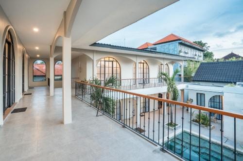 Le Jardin CoLiving A7 - Upscale Apt, Canggu center Hotel in North Kuta