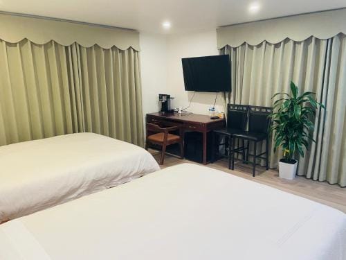 Quiet Private Room Near SFO with Free Parking Hotel in San Bruno