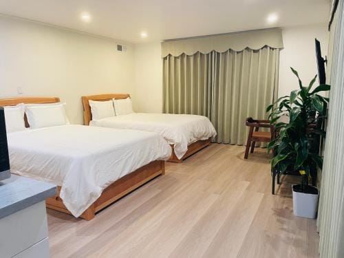 Quiet Private Room Near SFO with Free Parking Hotel in San Bruno