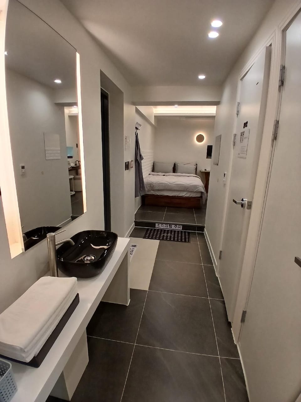 How about taking a bath in Pohang Hotel in South Korea