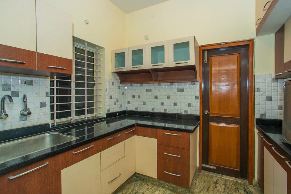OYO Eyrie Suites Near Ascendas Park Square Mall Hotel in Bengaluru