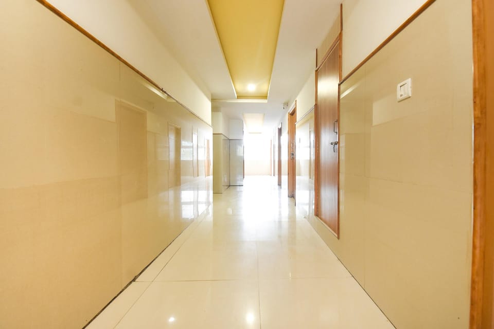 OYO Hotel Shrinidhi Hotel in Bengaluru