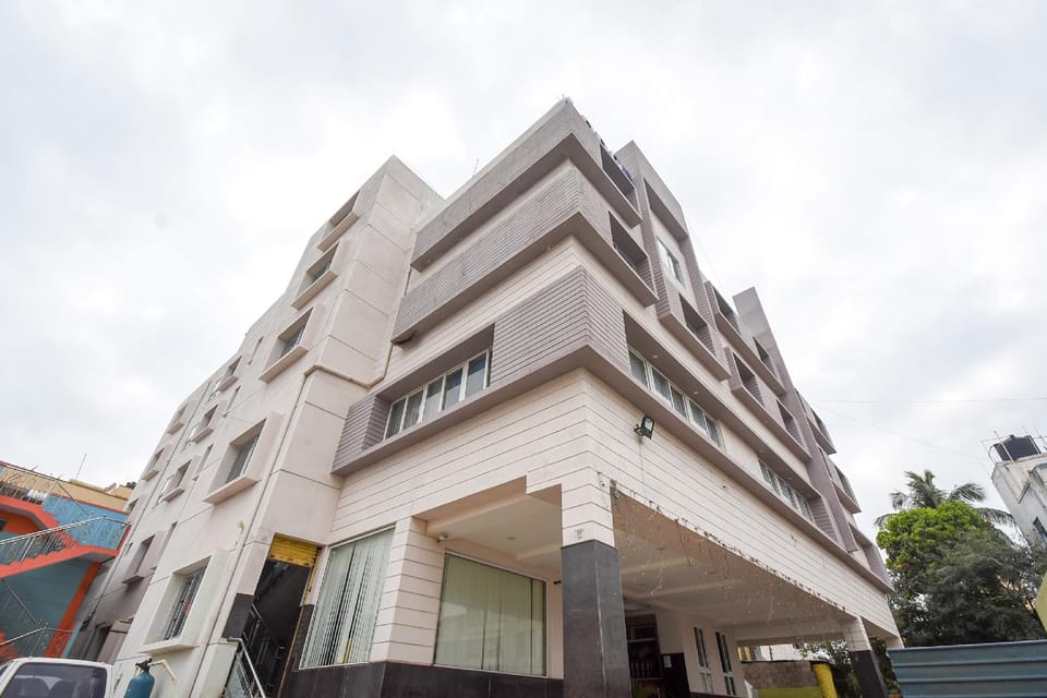 OYO Hotel Shrinidhi Hotel in Bengaluru