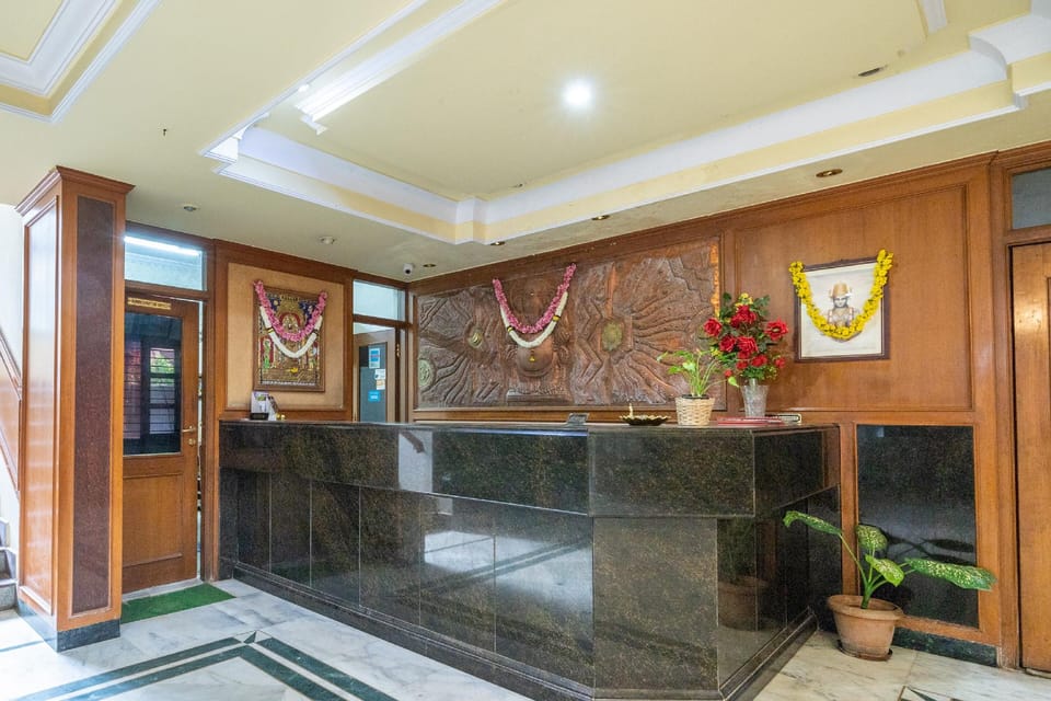 Capital O Adarsh Inn Near Cubbon Park Hotel in Bengaluru
