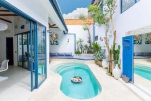 Santorini Suites - 2BR Private Villa Hotel in North Kuta